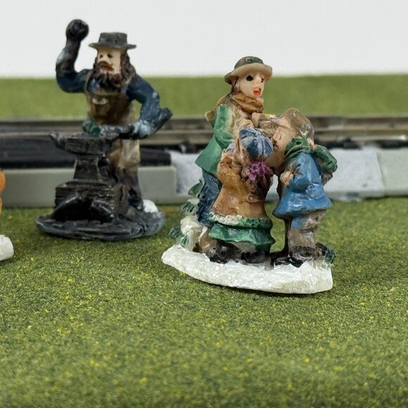 Hand-Painted Miniature Victorian Railway Figures Hobby Collectibles Set of 8 - Picture 5 of 9